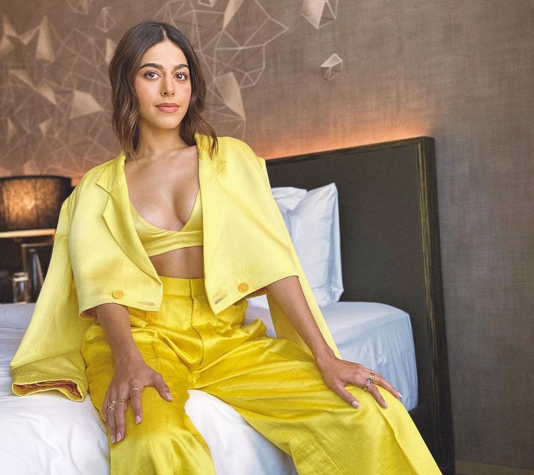 Photo Gallery: Alaya F is looking very hot in yellow bralette and blazer pants