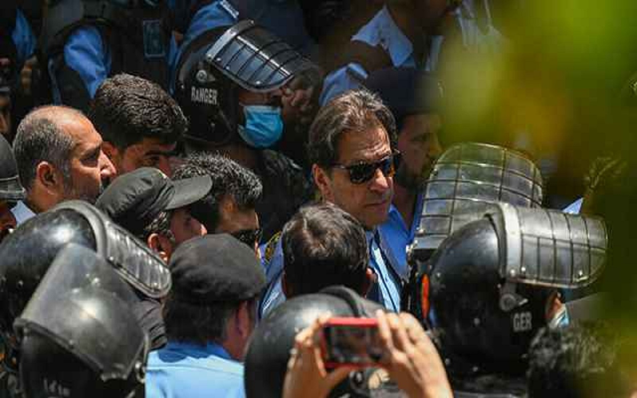 Pakistan: Imran Khan blames army chief for his arrest