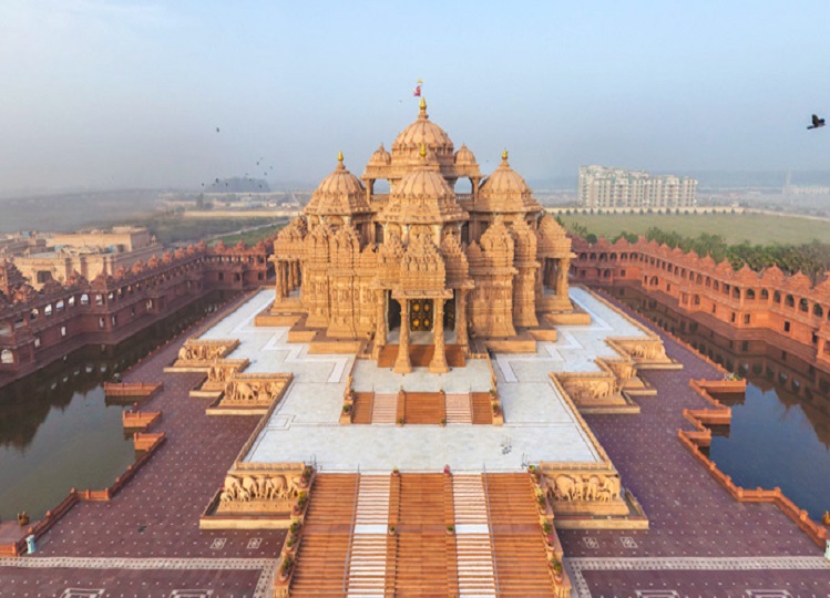 Travel Tips: You must visit Akshardham Temple in Delhi.