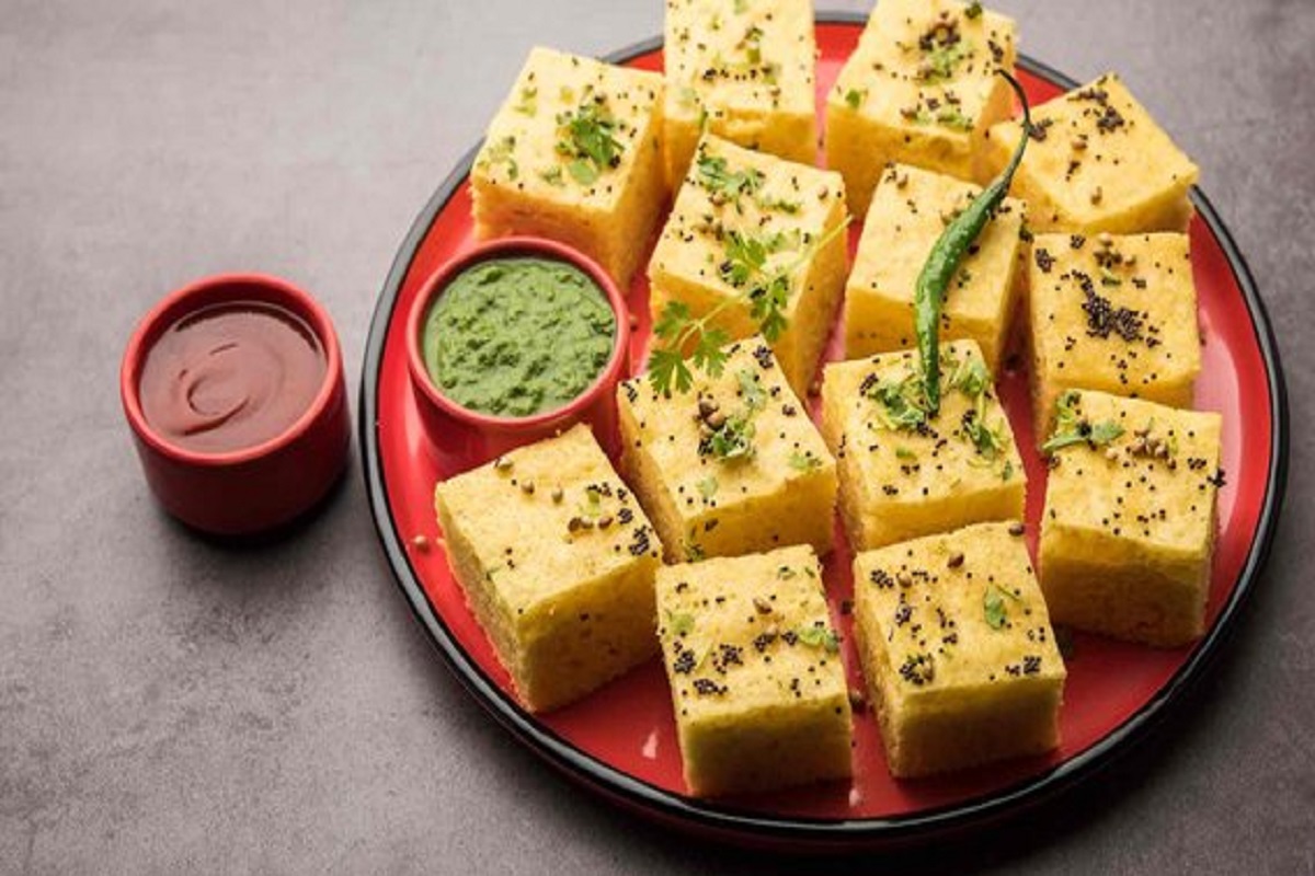 Recipe of The Day : Make delicious sweet and sour dhokla for breakfast in the morning for the guests.