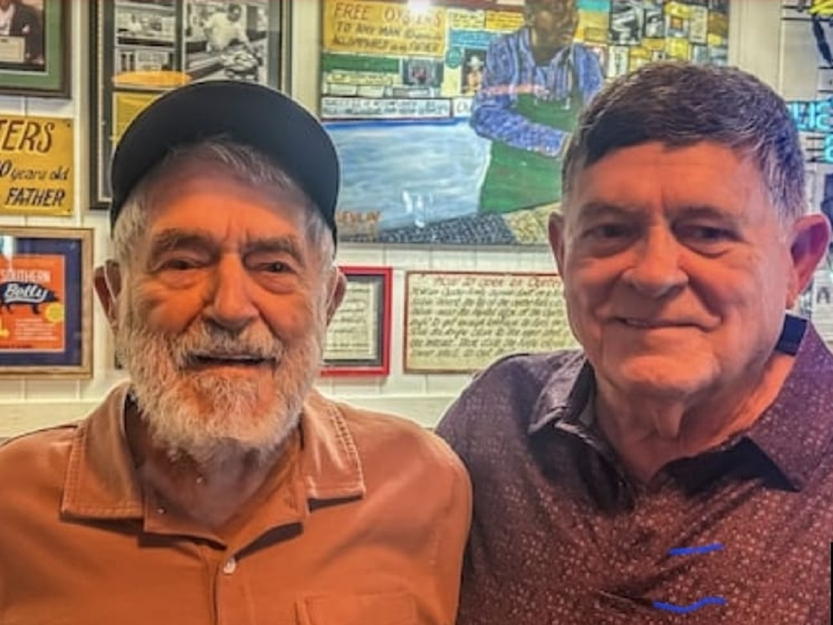 A Decades-Old Promise Fulfilled: 80-Year-Old Son Takes His 99-Year-Old Father to a Restaurant