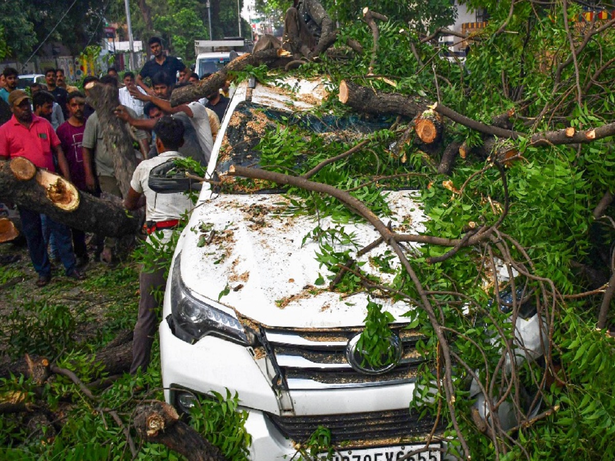 Storm wreaks havoc in Uttar Pradesh, claims 100 lives.