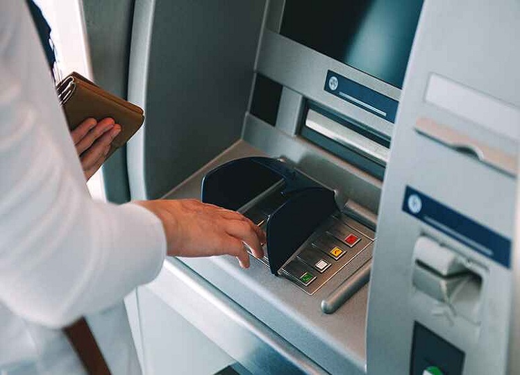 Utility News: Do not make these mistakes while withdrawing money from ATM, your account will be cleared