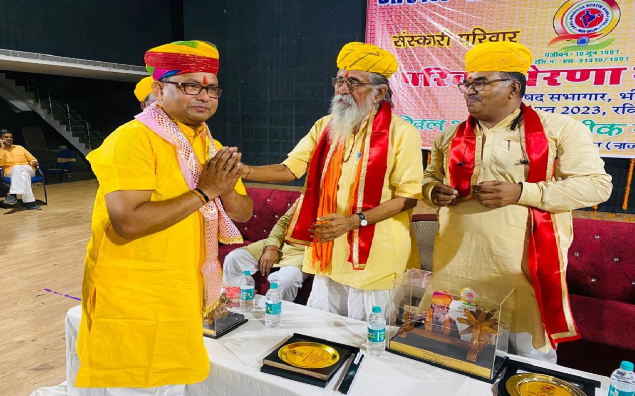 Dr. Chandel was honored at the function, RSS pracharak Nandlal was also present