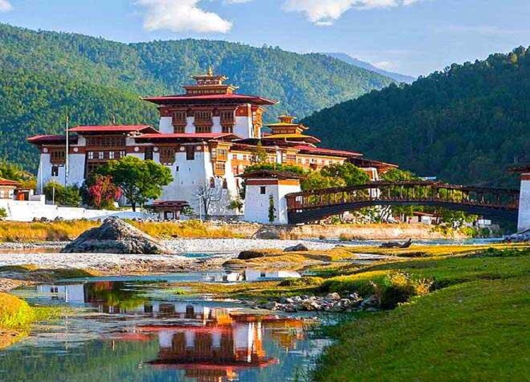 Travel Tips: If you want to travel abroad then you can go to Bhutan to visit.