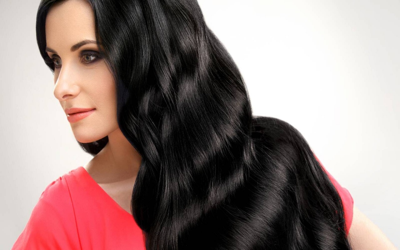 Beauty Tips: If you want to keep your hair black then use these hair oils.