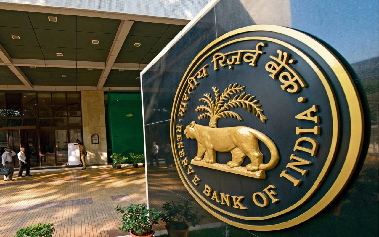 RBI: RBI took big action on these banks, imposed fine worth lakhs, the reason will shock you...