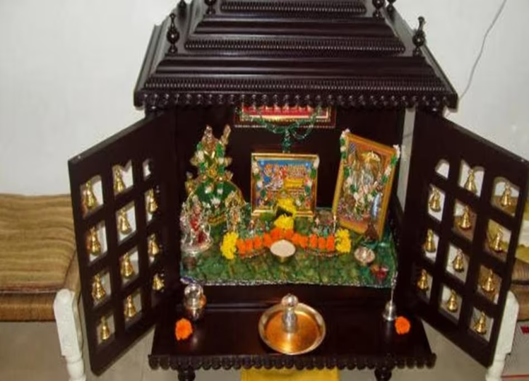 Vastu Tips: These things should not be kept near the temple at home even by mistake, it brings poverty