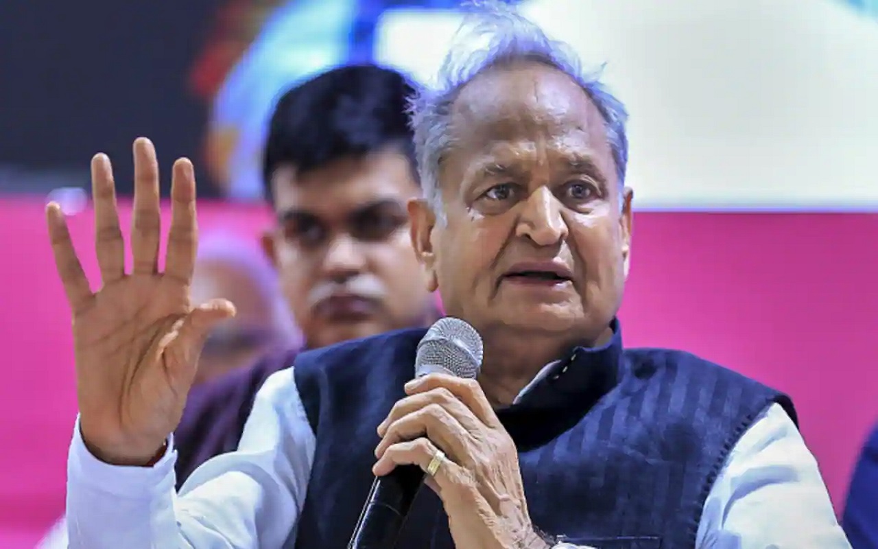 Rajasthan Elections 2023: CM Gehlot said a big thing about PM Modi, said- does not talk about the issue