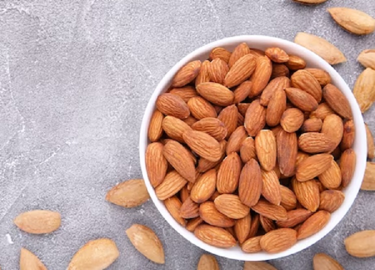 Beauty Tips: Soaked almonds enhance the beauty of the face, these benefits are obtained by consuming them