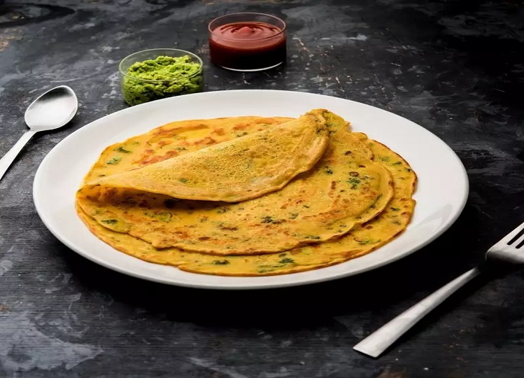 Recipe Tips: You can also make and eat hot gram flour cheela, children will also be happy.