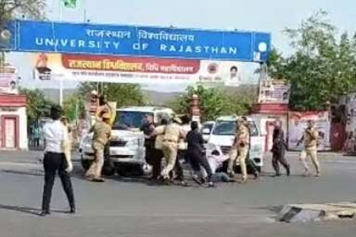 Rajasthan : Police detained six ABVP members who stopped Chief Minister Ashok Gehlot's convoy and showed black flags