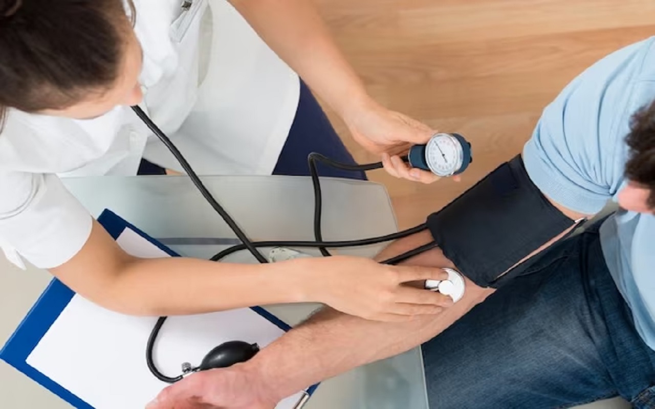 Health Tips: You can be a victim of hypertension due to these reasons, keep these things in mind