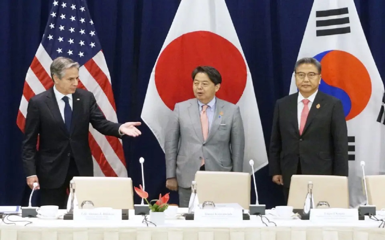 Japan-US-South Korea summit to be held on the sidelines of G-7 meeting