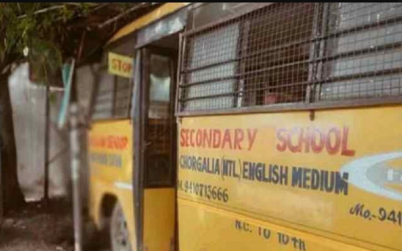 Uttarakhand: School bus enters shop, major accident averted