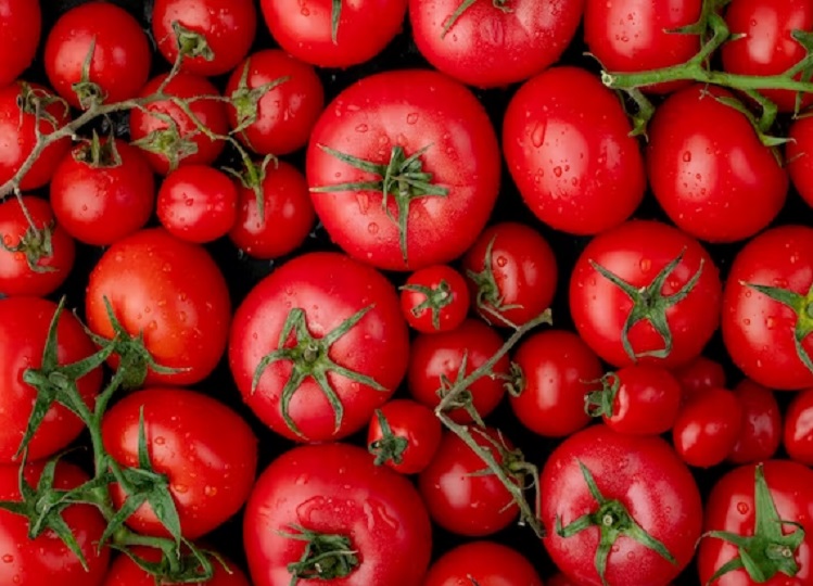 Beauty Tips: Tomato enhances the beauty of the face, just use it in this way