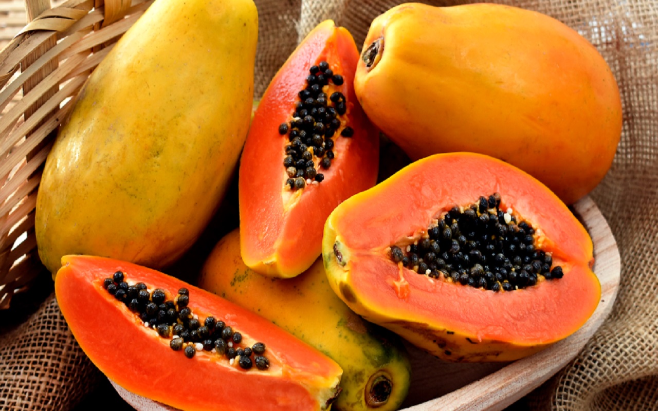 Health Tips: Never consume these things with papaya, you may fall ill.