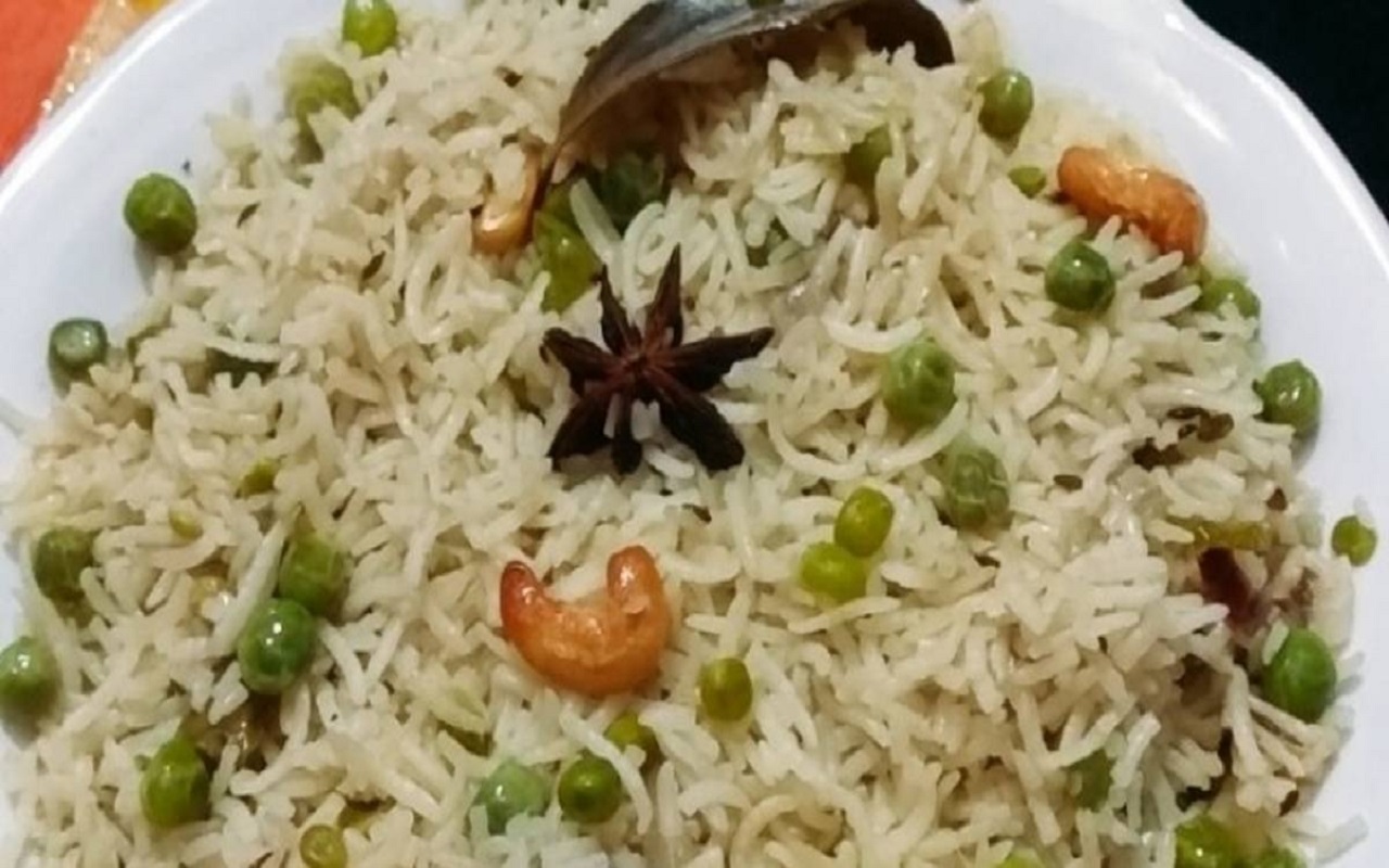 Recipe Tips: You can also make Matar Pulao at home for lunch.