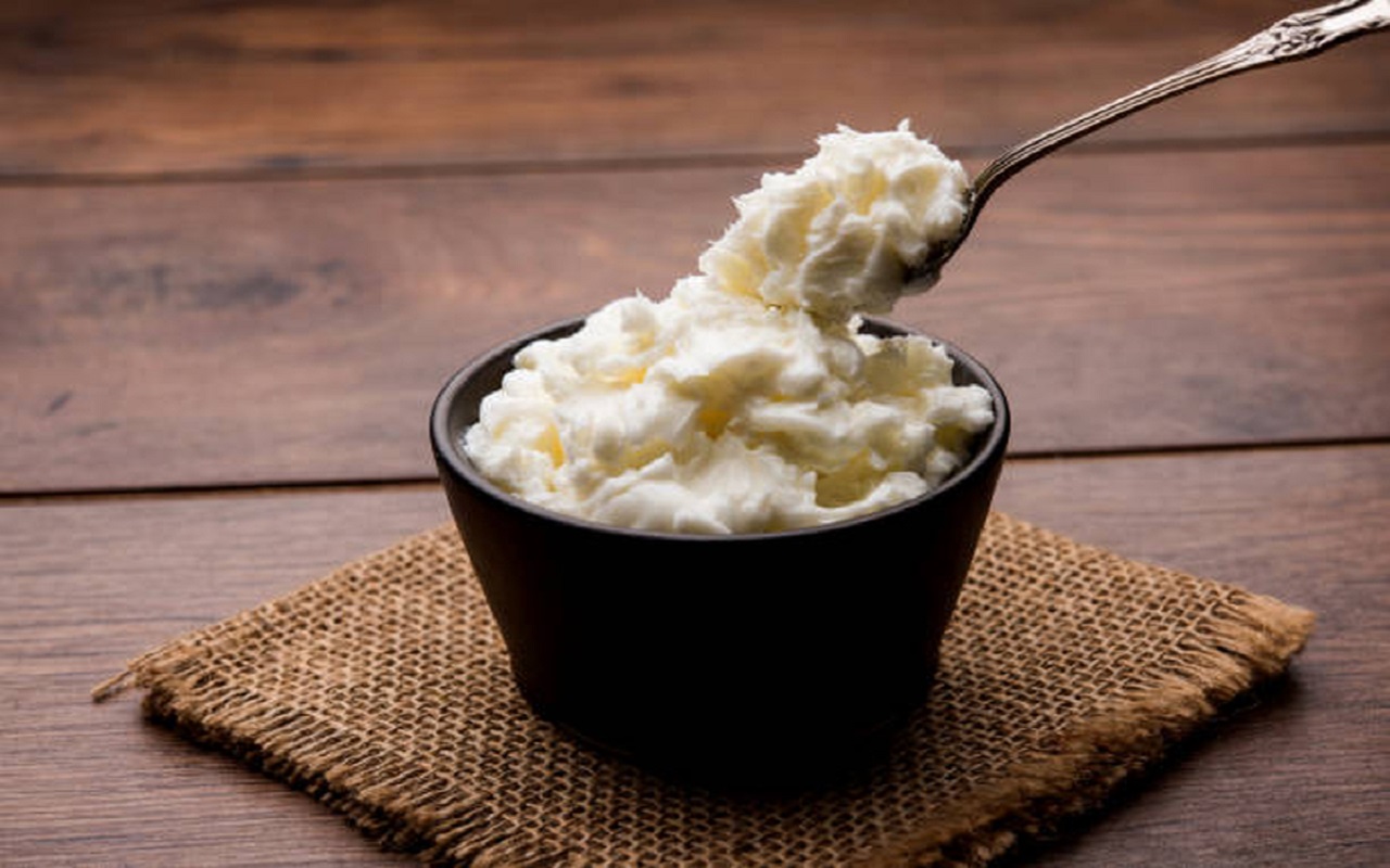 Health Tips: There are many benefits of eating home made white butter, start consuming it from today itself.