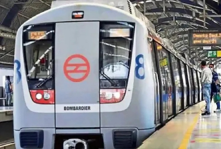 Noida Metro Rail Corporation has decided to give free metro cards to the passengers.