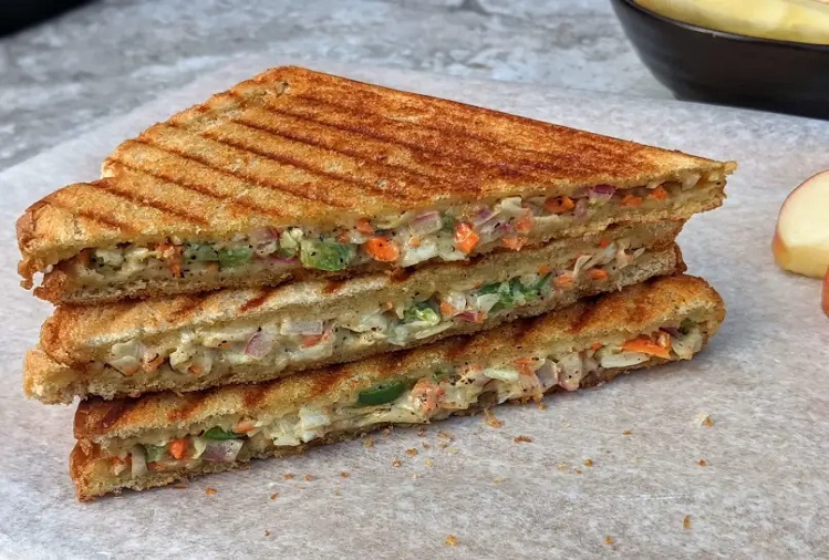 Recipe Tips: You can also make Veg Cheese Mayonnaise Sandwich for kids, easy recipe