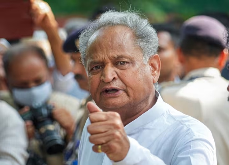 Rajasthan: Ashok Gehlot became active again in Rajasthan politics, now got the responsibility to avert this crisis.