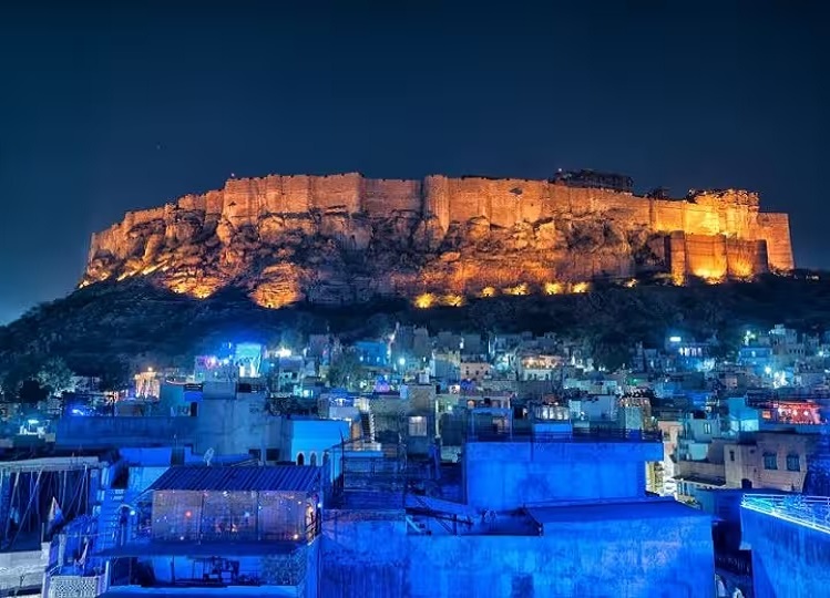Travel Tips: If you are also going to Rajasthan then you can see the Blue City, it will be fun.