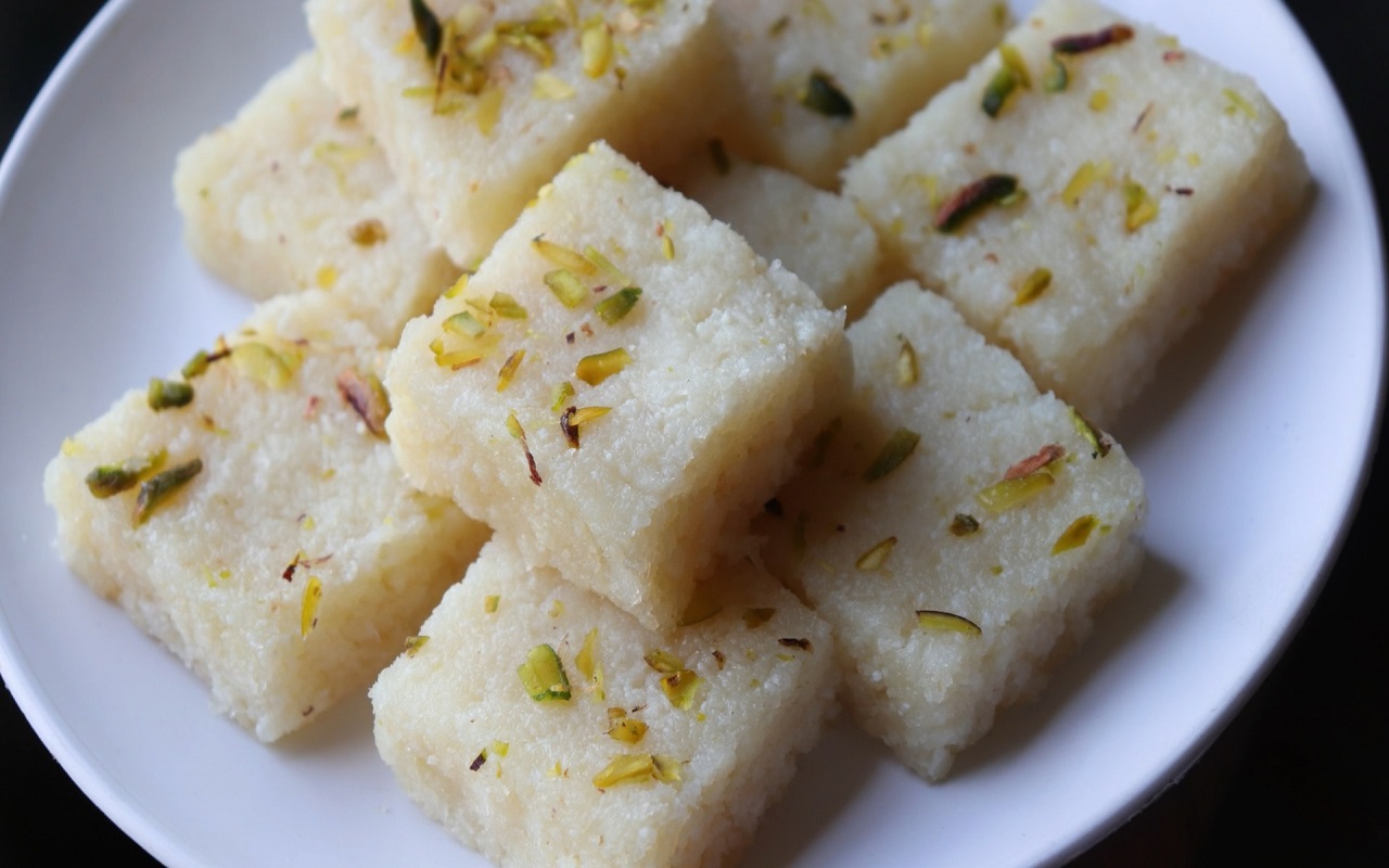 Recipe Tips: Making coconut barfi is very easy, everyone will like the taste