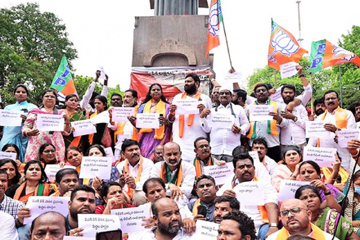  TSPSC question paper leak: Telangana BJP protests