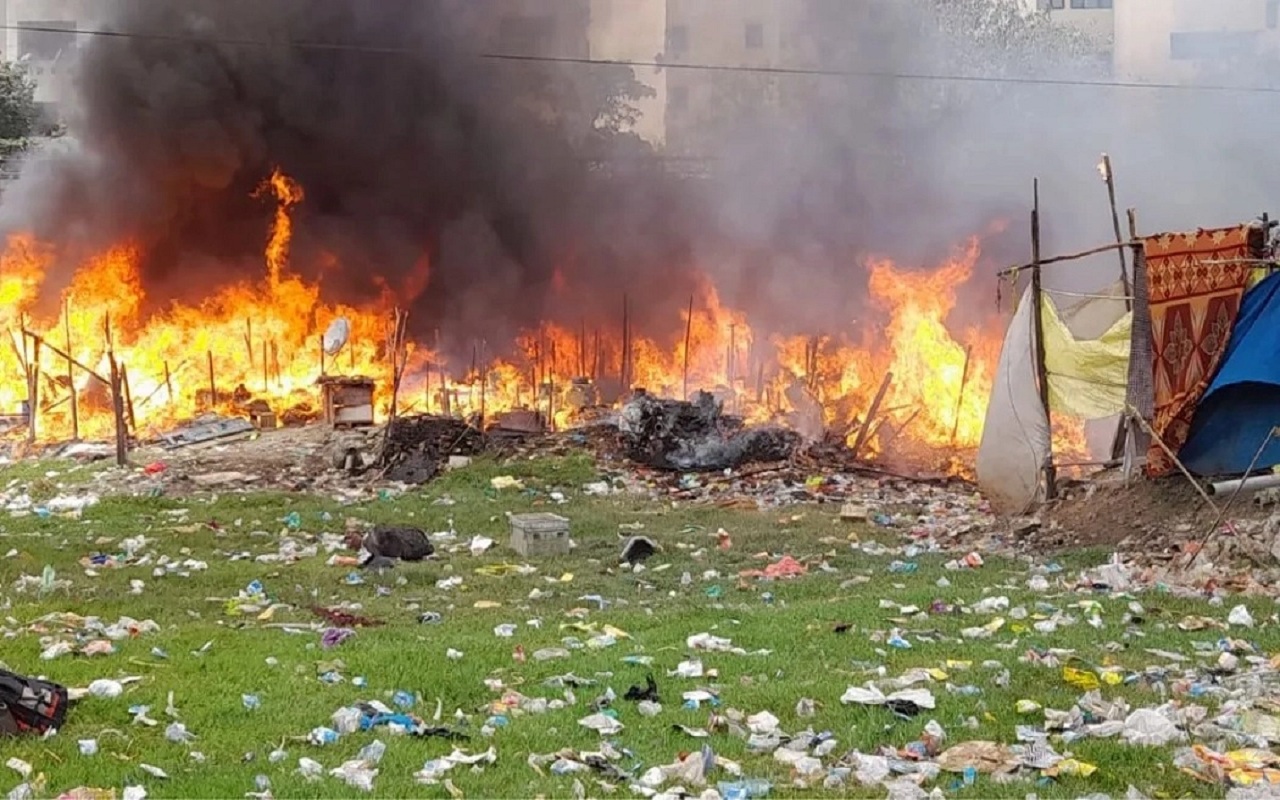 Delhi: 15 slums burnt to ashes in Shastri Park