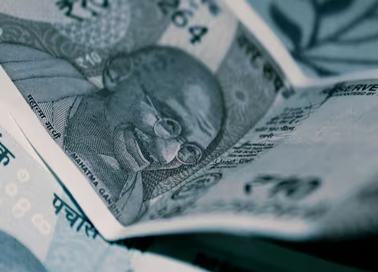 When was Mahatma Gandhi's photo taken on currency notes, know here