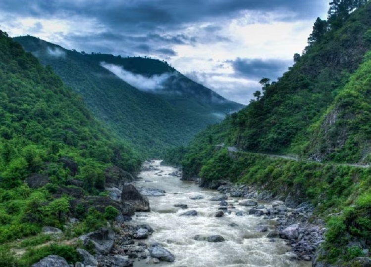 Travel Tips: Almora hill station is famous for its natural beauty, visit with your partner