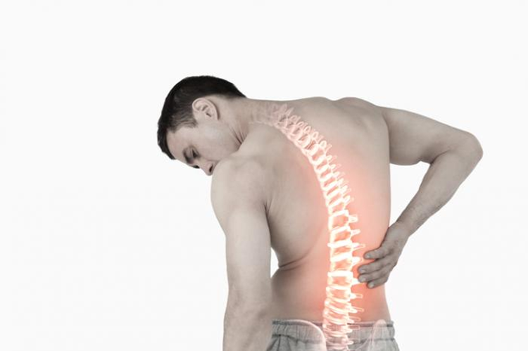 Back pain: If you are also suffering from back pain, then be careful! Know the remedies to avoid this dangerous disease