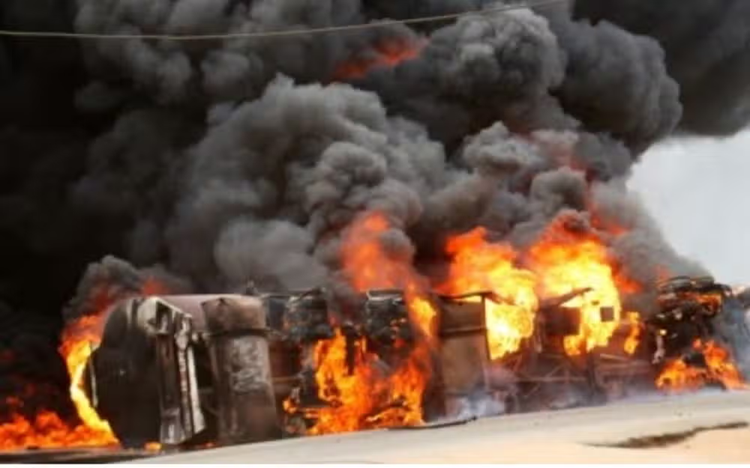 Nigeria: 90 people killed, more than 50 injured in explosion in petrol tanker