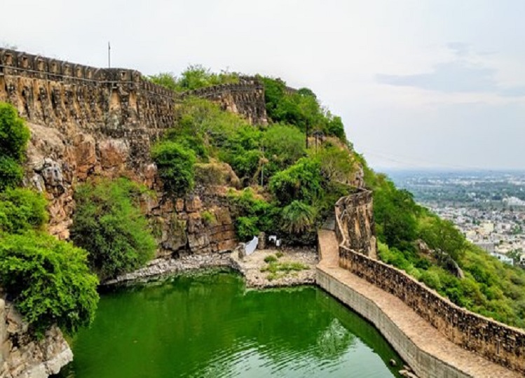 Travel Tips: Visit Chittorgarh Fort in winter season, the tour will become memorable