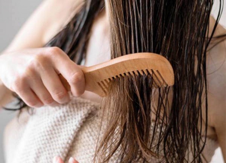 Beauty Tips: If you are also making these mistakes while combing your hair, then you may become bald soon.