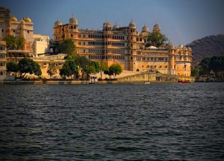 Travel Tips: Make a plan to visit Udaipur this time with your partner.