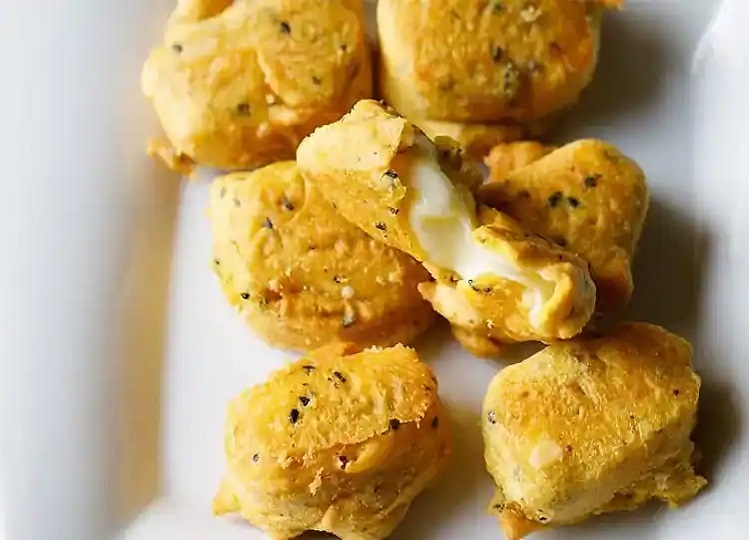Recipe Tips: You can also make and feed cheese pakoda to children during the weekend.