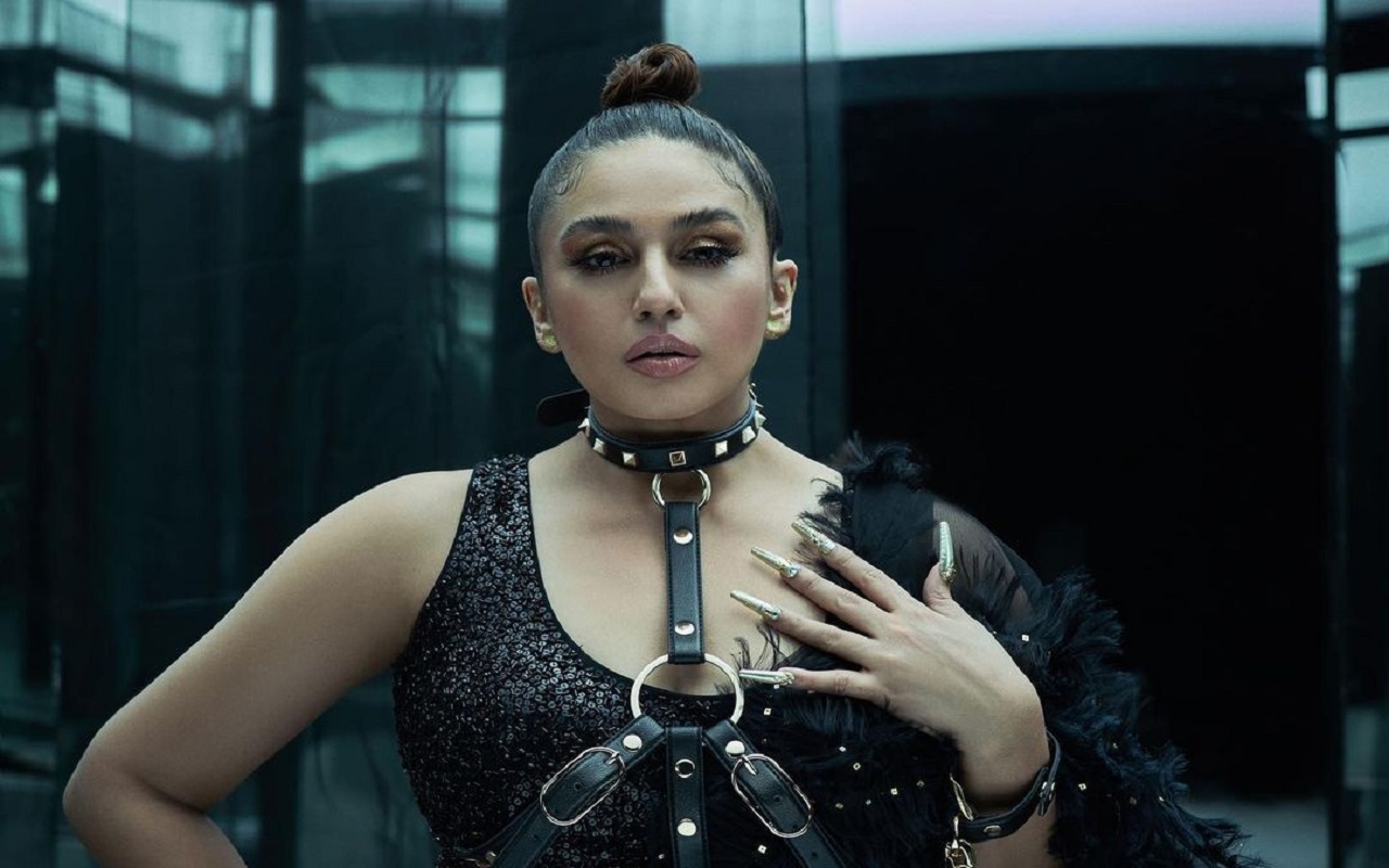 Photo Gallery: Black outfit Huma Qureshi showed her bold style, see photos