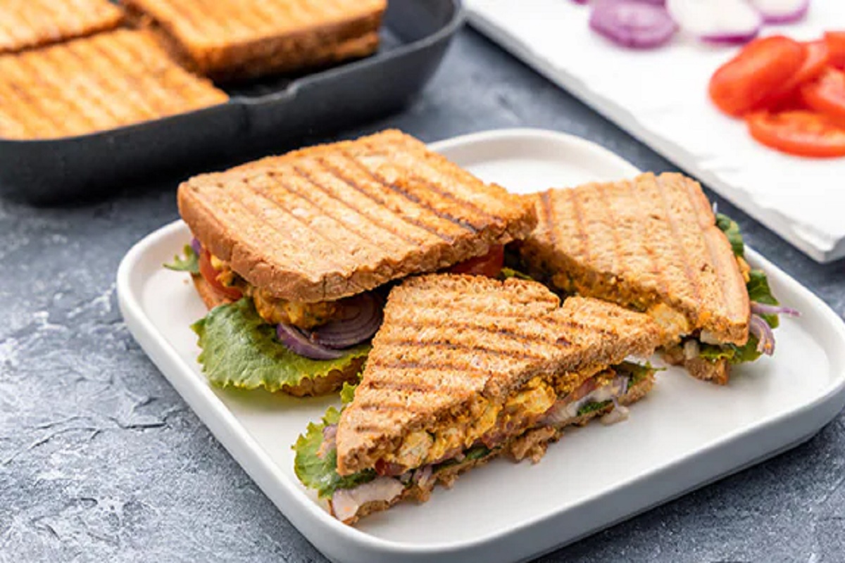 Recipe of The Day : Delicious Paneer Bhurji Sandwich made for breakfast