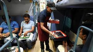 Railway Passengers: Big news! If Railways makes this mistake then free food will come on the seat, these people will get this facility