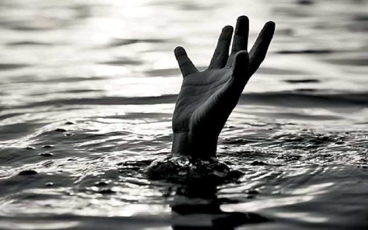 Two youths died due to drowning in Gomti river