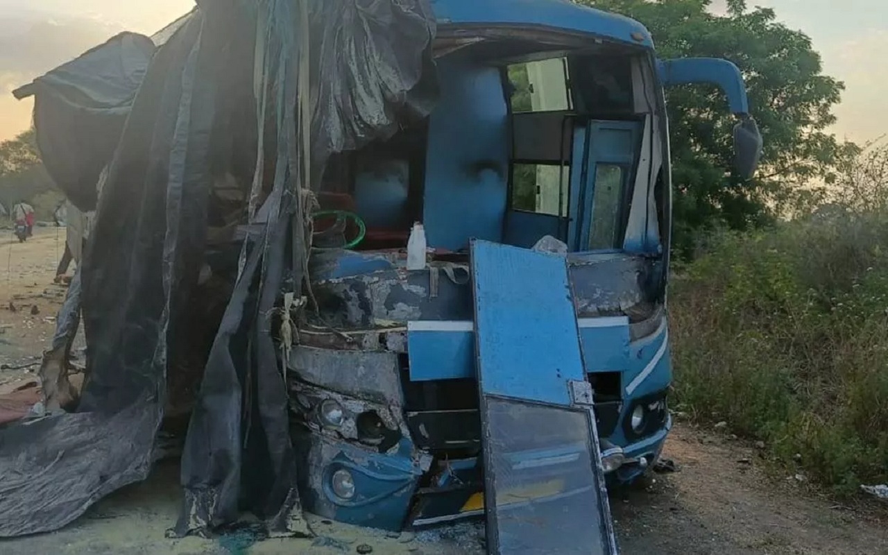 MP Accident: Four killed, 14 injured in bus-truck collision in Shajapur