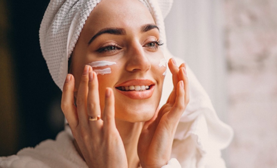 Beauty Tips: Apply raw milk to your face before going to bed to enhance your beauty