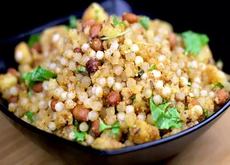 Recipe Tips: You can also make Sabudana Khichdi for fruit meal during Navratri fast.