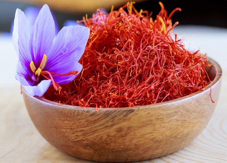Health Tips: You should also consume saffron in winter, it is very good for health.