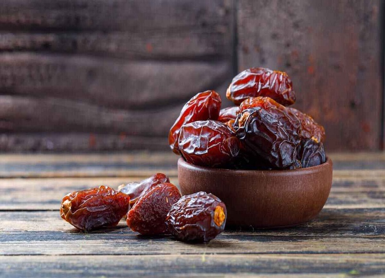 Health Tips: Consuming dates in winter gives great benefits, it is a panacea for many diseases.