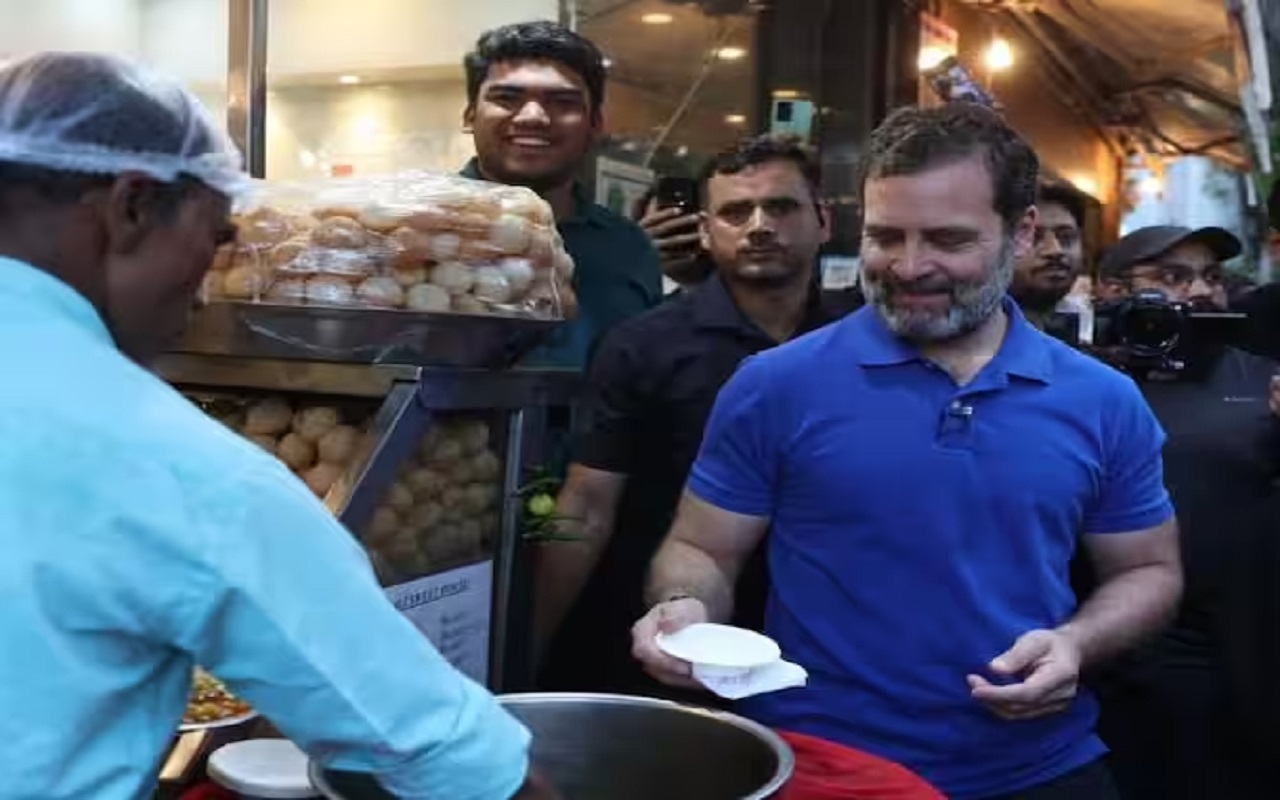Rahul Gandhi: Rahul enjoyed many dishes in Delhi's Bengali market, also came to drink Sharbat-e-Mohabbat