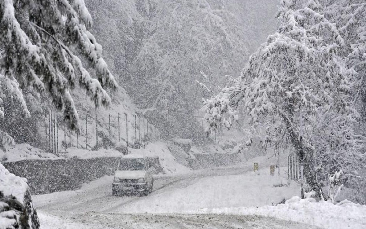Weather Update: Rain and snow in Jammu and Kashmir.