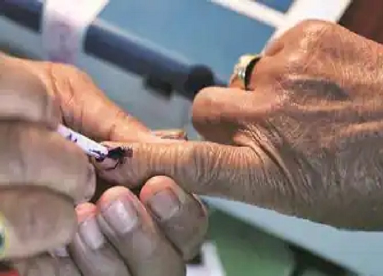 Lok Sabha Elections: Today the fate of 114 candidates of Rajasthan will be sealed in EVM, voting is going on